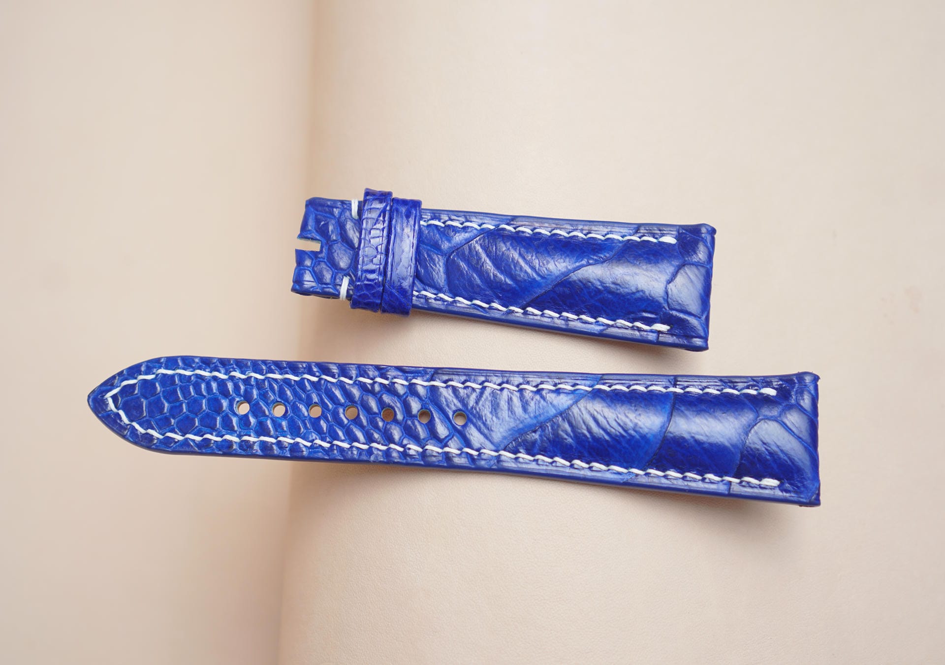 Dây đồng hồ Handmade da đà điểu Khatoco vảy chéo xanh navy sáng, chỉ trắng ADDM2K1989