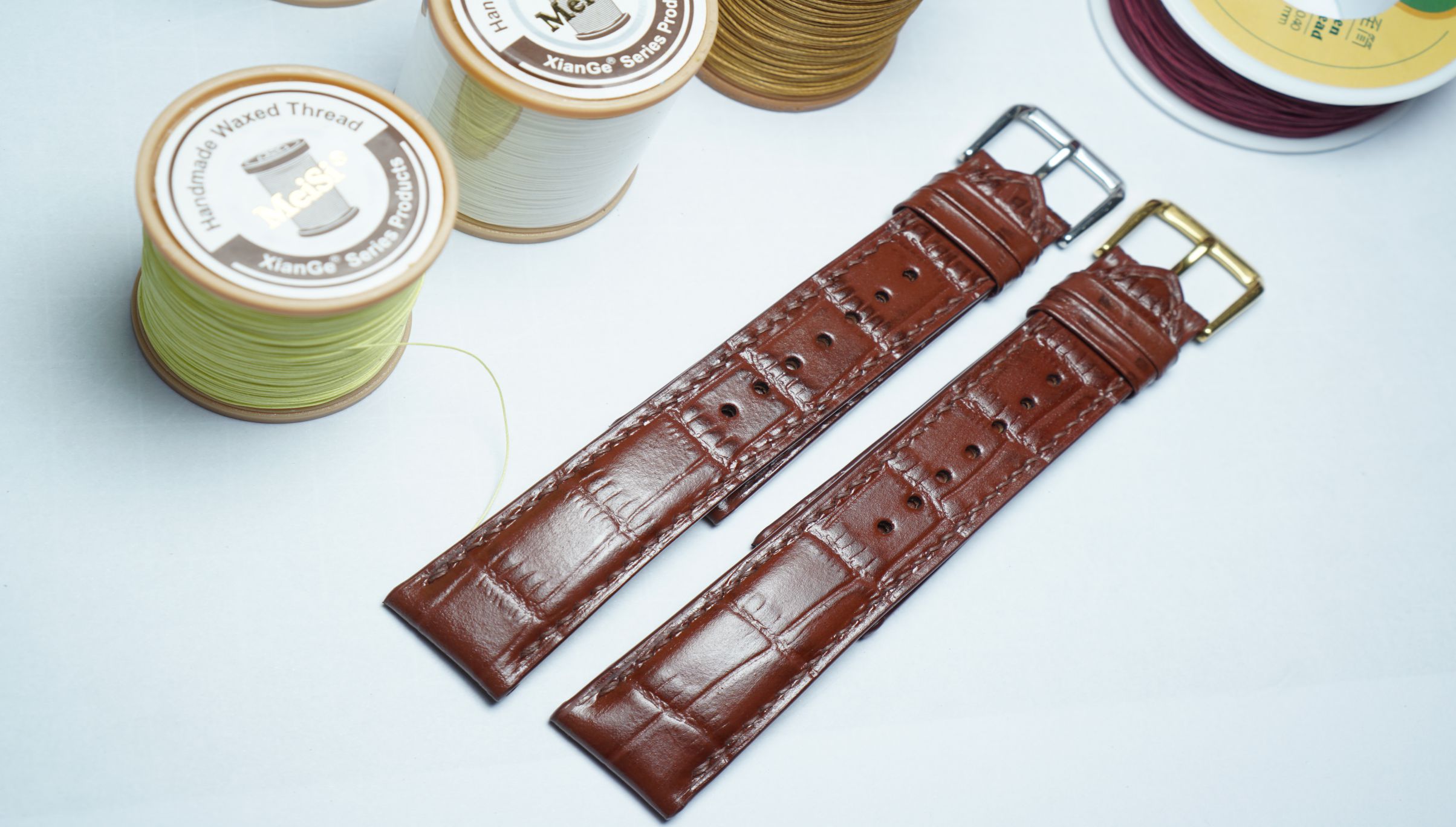 Dây đồng hồ Handmade da bò dập vân cá sấu màu nâu DBCS004